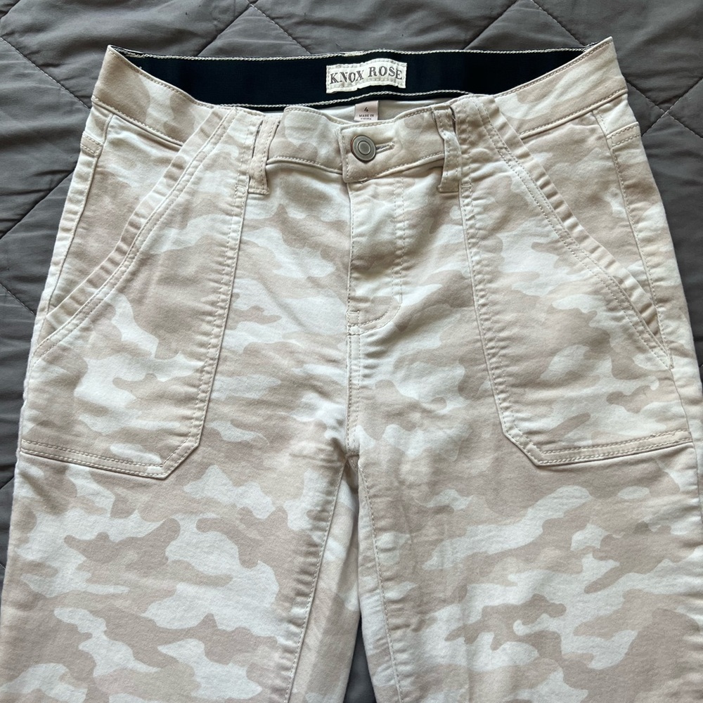 Knox Rose Camo beige pants